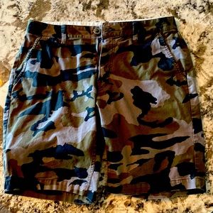 Mens Fox Racing camouflage shorts size 34.